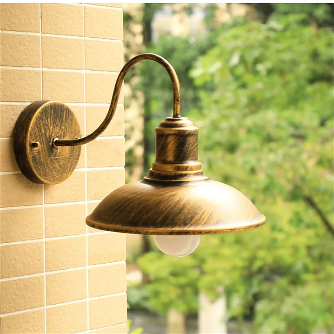 وحدة إضاءة حظيرة خارجية بتصميم عنق الإوزة باللون الأسود من DecorBites™ للفناء/المرآب/الحمام