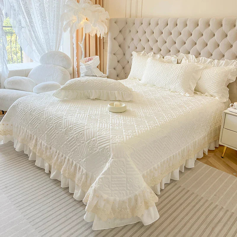 Decobites Lace Ruffles Quilted Bedspread Set with Pillowcases