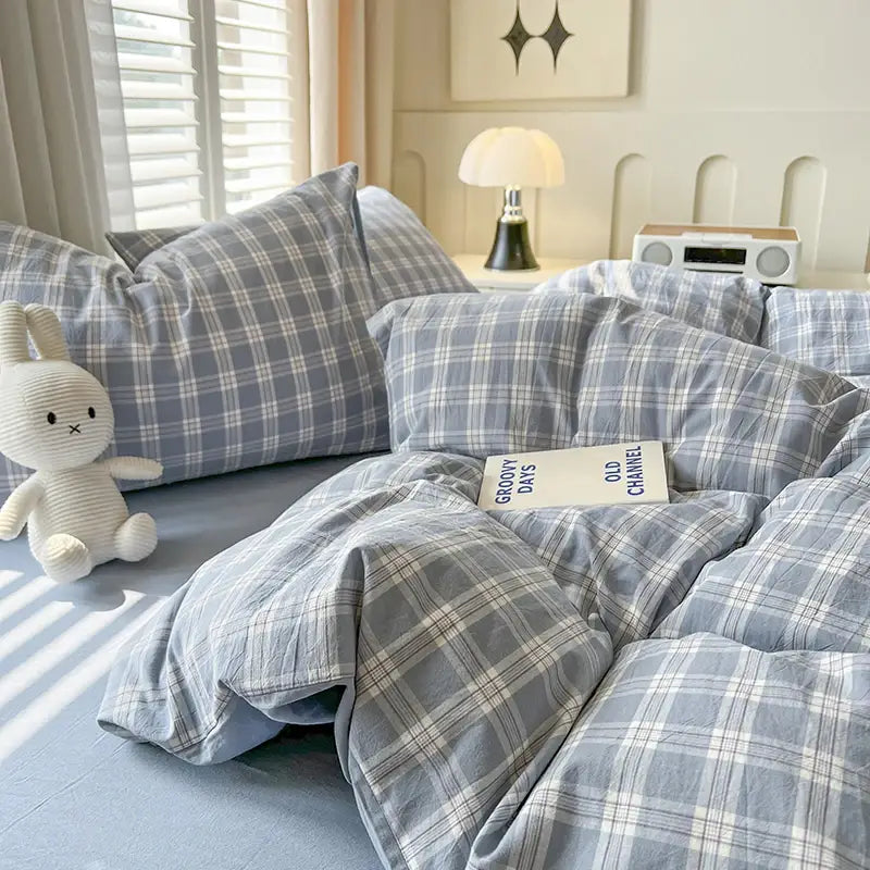 DecorBites™ Luxurious 2024 Grid Lattice Bedding Set