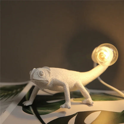 DecorBites™ Chameleon LED Table Lamp - Modern Resin Animal Desk Light for Bedroom & Reading