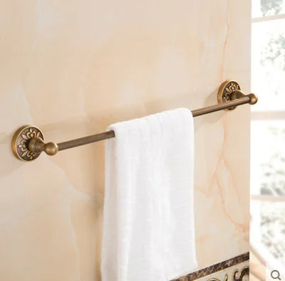 مجموعة إكسسوارات الحمام المنحوتة من البرونز العتيق من DecorBites™: رف مناشف، حامل ورق، حامل فرشاة المرحاض، خطافات