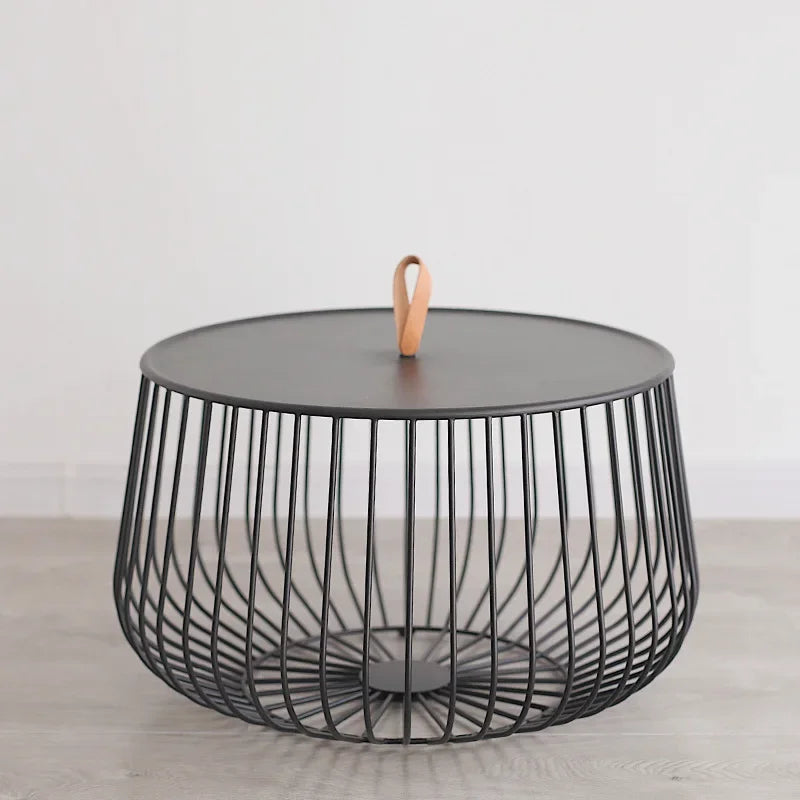 Mesa de centro DecorBites™ con forma de calabaza dorada para una decoración moderna de sala de estar.