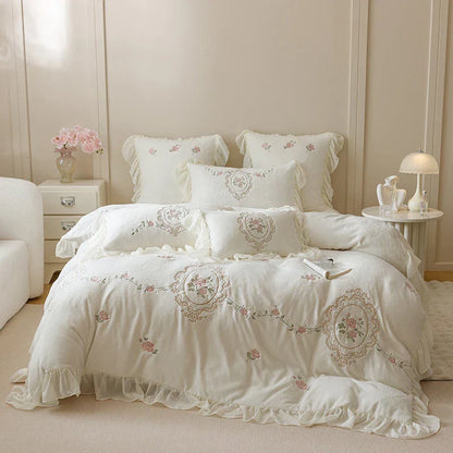 Decobites Velvet Rose Flowers Ruffles Princess Bedding Set with Embroidery