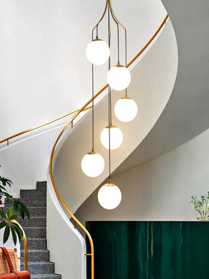 Lámpara de araña LED con bola de cristal DecorBites™, decoración moderna y minimalista para escaleras de villas tipo loft.