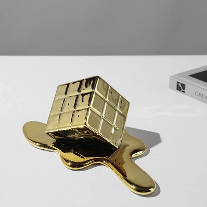 Cubo geométrico dorado de resina DecorBites™ - Figura decorativa cuadrada a cuadros moderna