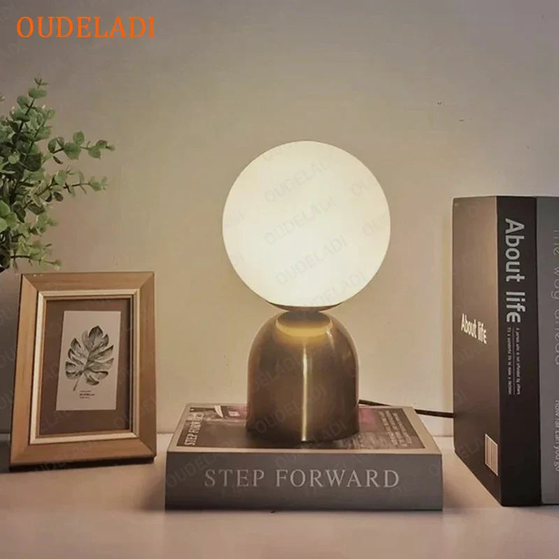 مصابيح طاولة DecorBites™‎ مصنوعة من كرات زجاجية من الحديد الأسود - وحدة إضاءة LED نورديك للديكور المنزلي