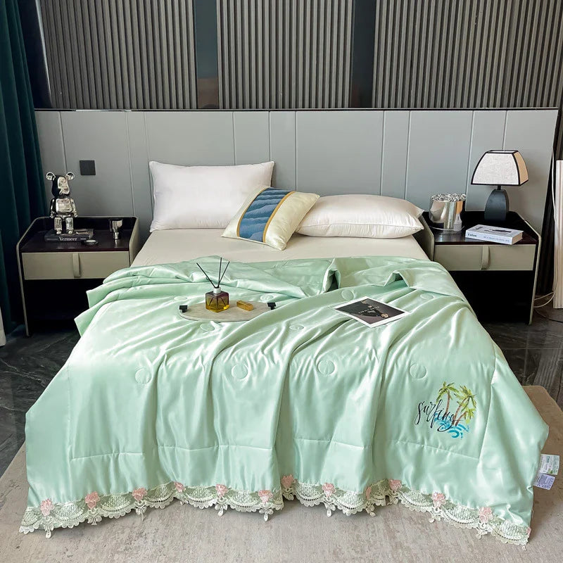 Flores Bordadas con Borde de Encaje Decorbites™ - Manta Fresca para Cama Lavable a Máquina, Edredón de Verano