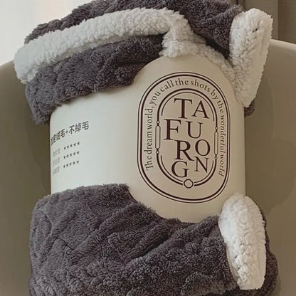 Manta de forro polar coralino con jacquard acogedor DecorBites™