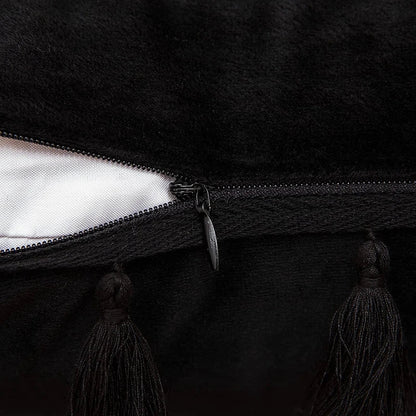 Funda de cojín DecorBites™ de terciopelo negro con flecos y borlas para cama, sofá o sillón