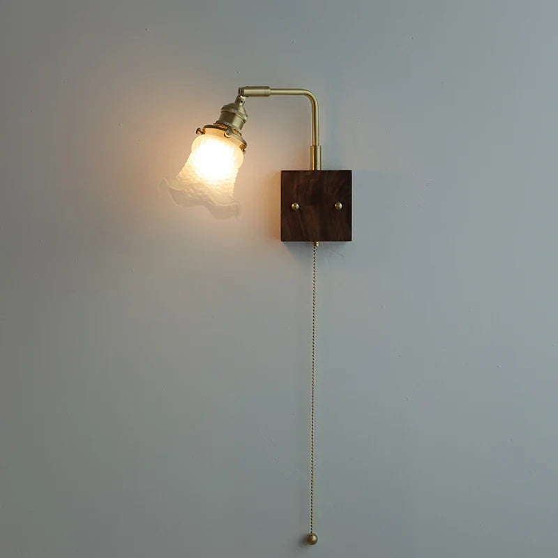 Aplique de pared de madera de nogal de latón LED Decorbites™ con vidrio giratorio para escalera