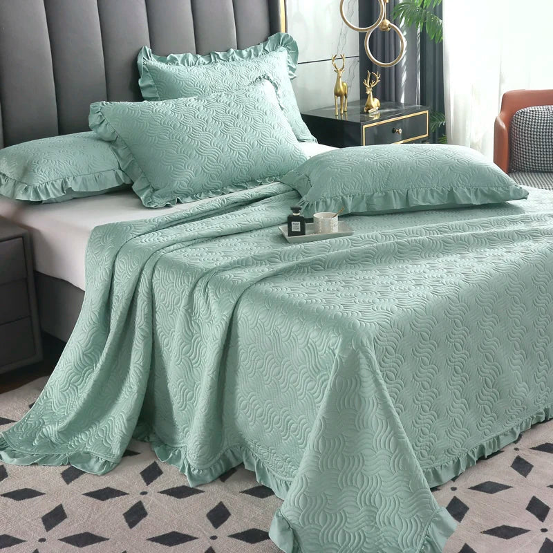 Decobites Silky Eucalyptus Fiber Quilted Bedspread for Cool Sleep