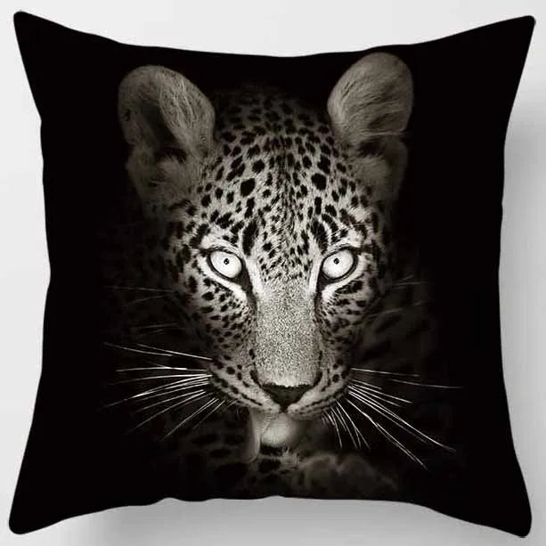 Funda de almohada DecorBites™ con diseño de tigre y león del mundo animal para una decoración adorable en el sofá o la sala de estar.