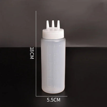 Dispensador de condimentos DecorBites™ de 3 orificios con botella exprimible.