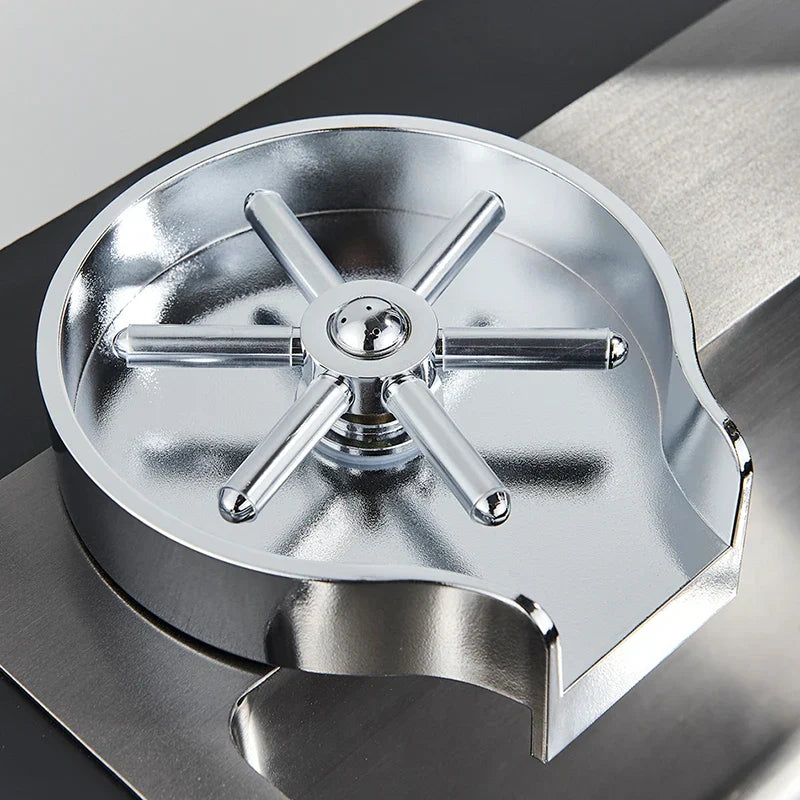 Grifo enjuagador de vasos DecorBites™: Lavavasos y jarras automáticos para fregadero de cocina