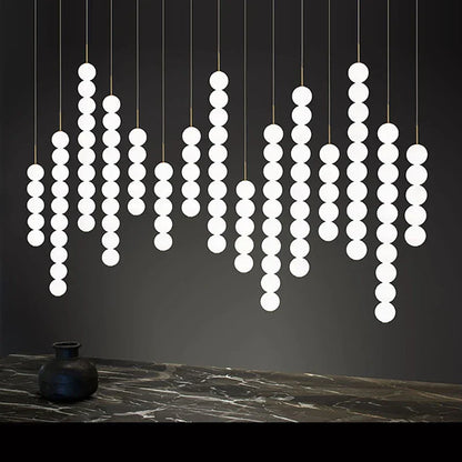 DecorBites™ مصباح LED زجاجي على شكل كرة الطاولة بتصميم آرت ديكو باللون الذهبي والكروم الأسود.