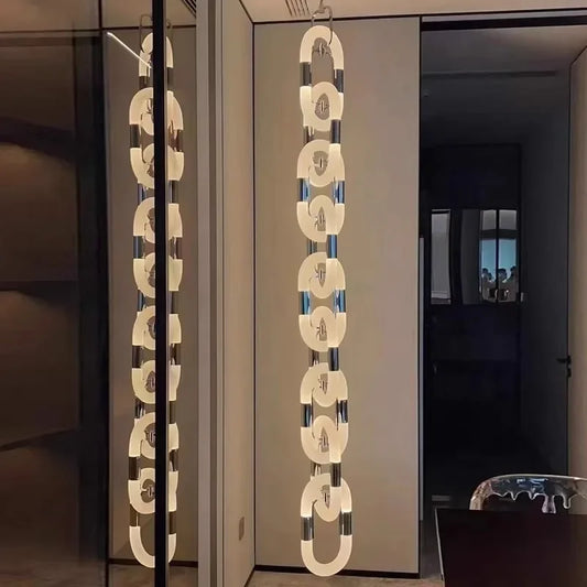 Lámpara de techo tipo araña DecorBites™ con cadena dorada de cristal para decoración del hogar