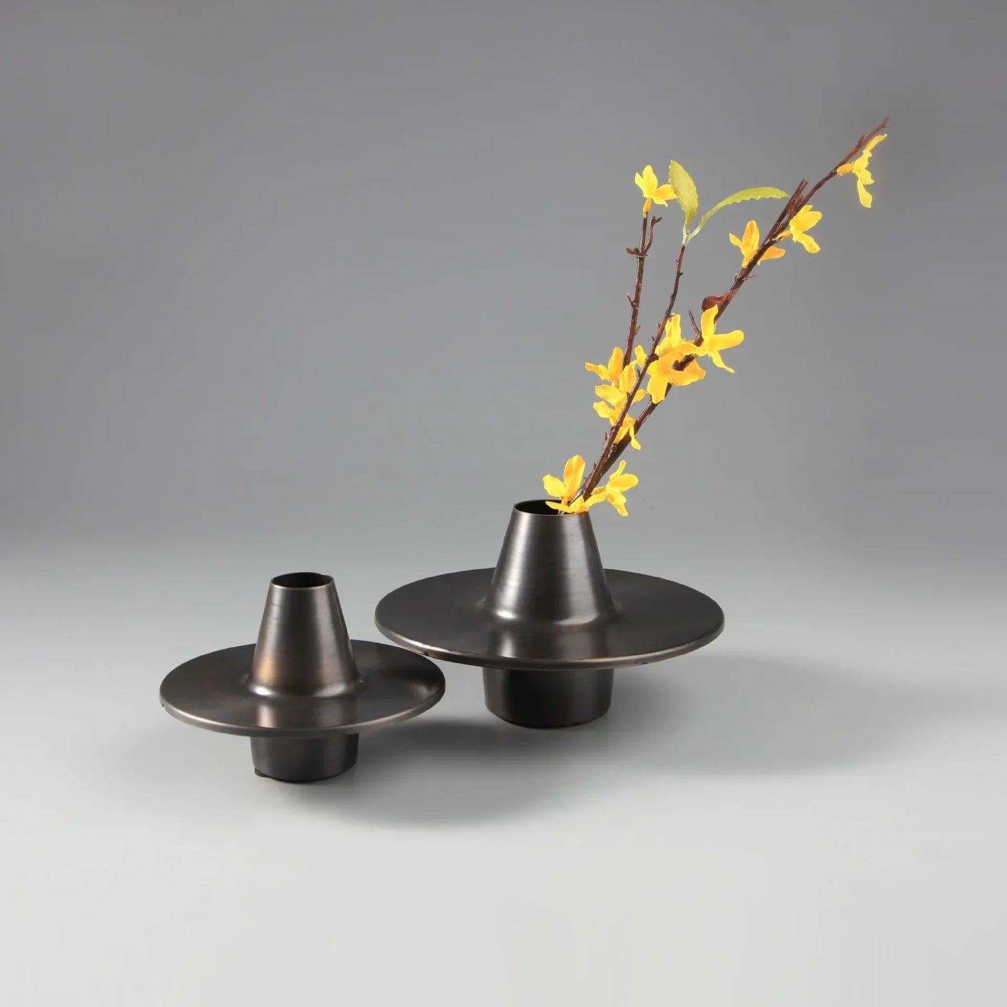 DecorBites™ Golden Geometry Metal Handicraft Flower Vase UFO Home Decor