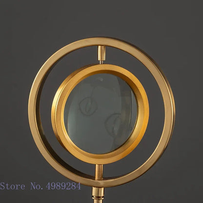 Lupa DecorBites™ con ojos de metal dorado y base de cristal - Decoración moderna para el hogar