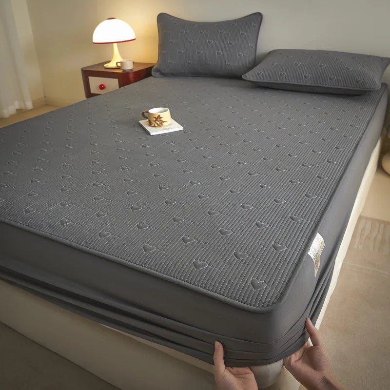 Sábana ajustable individual DecorBites™ con estampado de amor, de algodón: antideslizante, antipolvo y de lujo.