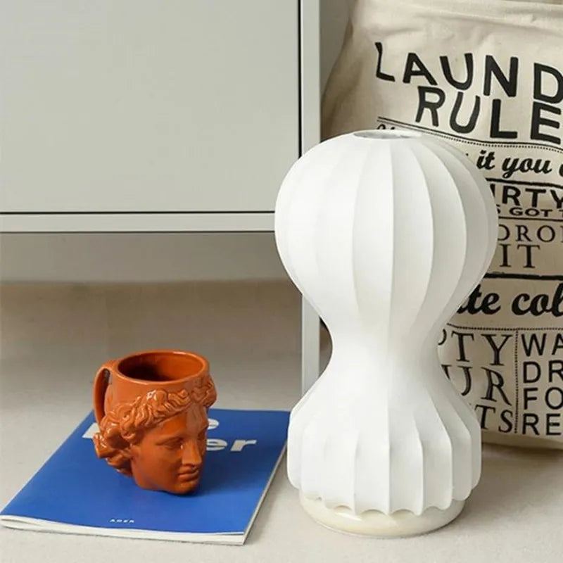 مصباح طاولة حريري من DecorBites™ Gatto بتصميم نورديك لغرفة المعيشة وغرفة النوم وديكور المنزل