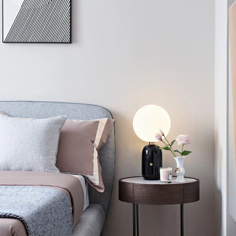 Lámpara de escritorio LED con bola de cristal DecorBites™: Iluminación nórdica moderna para dormitorio, sala de estar y más.