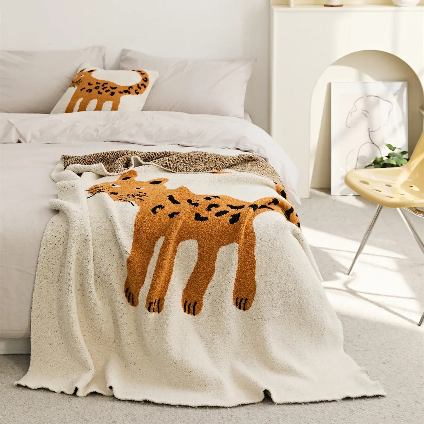 DecorBites™ Kawaii Cat Jacquard Knitted Blanket