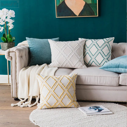 Funda de cojín DecorBites™ con bordado geométrico, azul marino, blanco y amarillo, 50x50 cm, ideal para decoración del hogar.