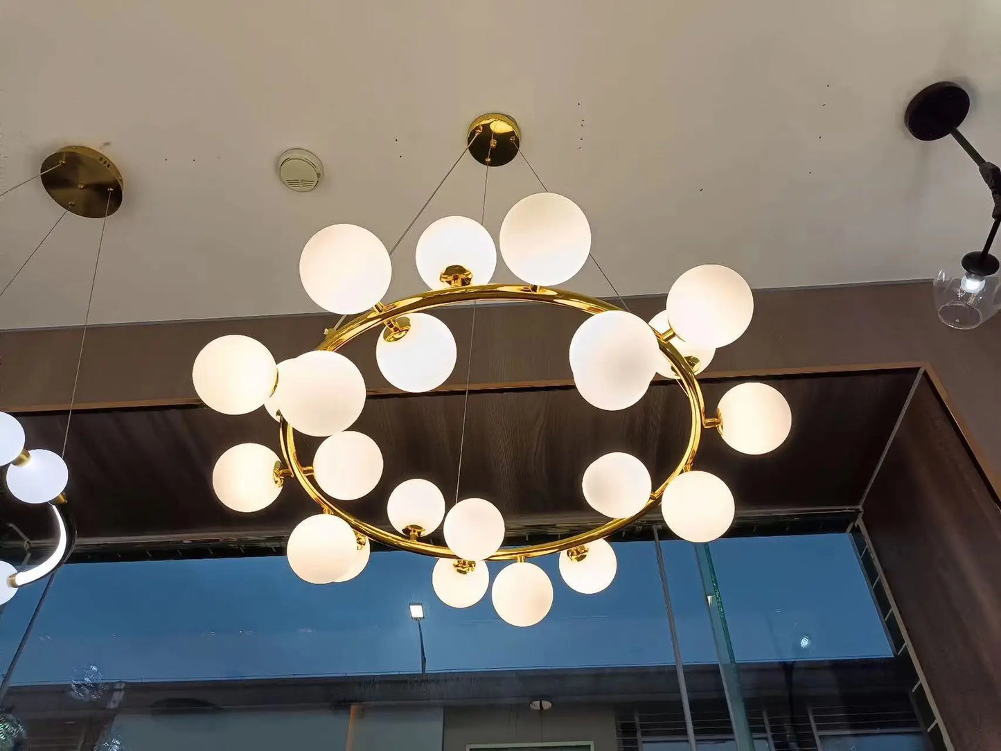 ثريا سقف على شكل كرة زجاجية من DecorBites™ لديكور غرفة الطعام والمعيشة