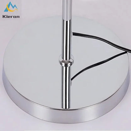 Lámpara de pie DecorBites™ Crystal LED Feather para una decoración moderna de salón nórdico.