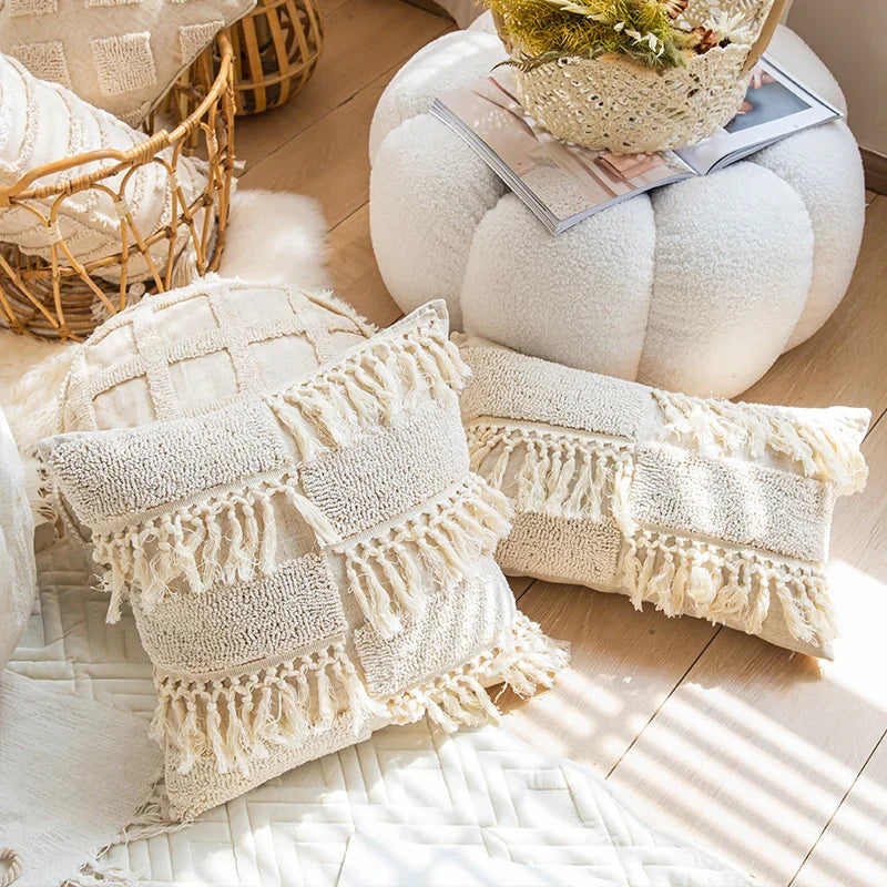 Funda de cojín DecorBites™ estilo boho con borlas y mechones para decoración del hogar, sala de estar o sofá.