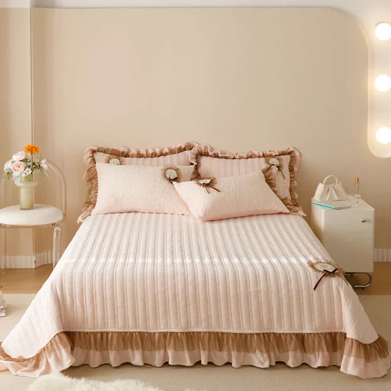 Decobites Velvet Lace Ruffles Quilted Bedding Set with Pillowcases