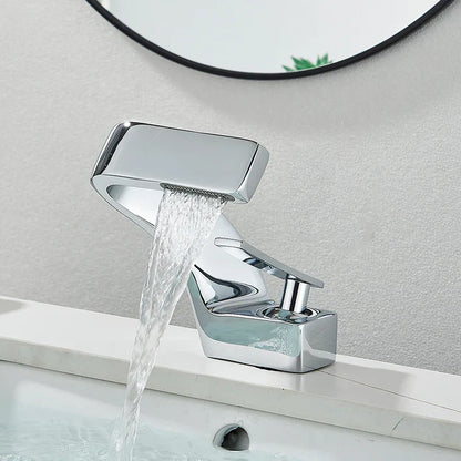 صنبور حوض حمام DecorBites™ أسود اللون مع خلاط ساخن وبارد مثبت على السطح بتصميم بسيط