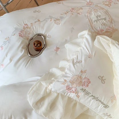 طقم سرير الأميرة كوين من ديكوربايتس™، مكون من 4 قطع مطرز بالزهور مع كشكشة من الدانتيل