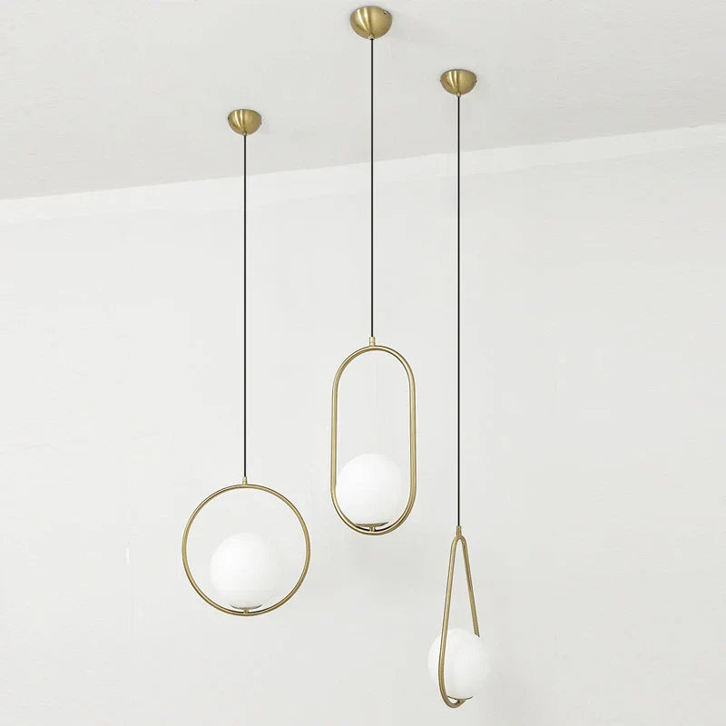 Lámpara colgante de bola de cristal DecorBites™: Elegante lámpara de comedor, acabado dorado