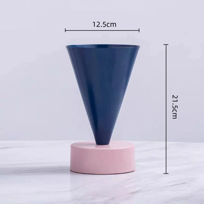 Jarrón triangular geométrico DecorBites™: Terrario y decoración para el hogar con arreglos florales en color metálico