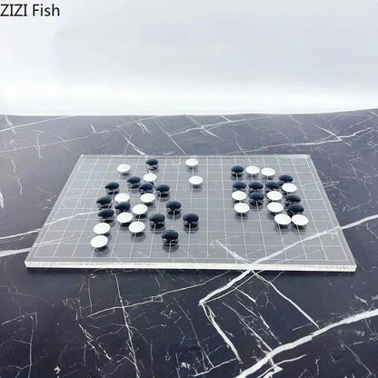 Juego de ajedrez geométrico DecorBites™: tablero y piezas minimalistas para partidas informales.