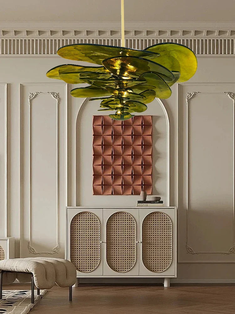 ثريا السقف الزجاجية باللون الكهرماني من DecorBites™ لديكور غرفة المعيشة الأنيقة.