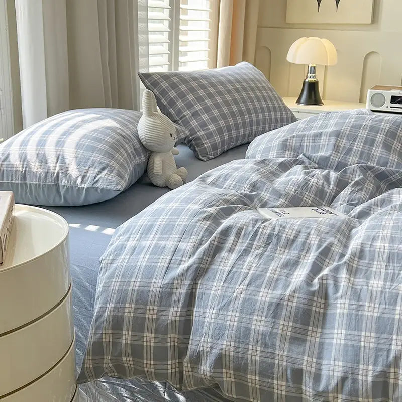 DecorBites™ Luxurious 2024 Grid Lattice Bedding Set