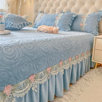 Decobites Velvet Floral Lace Quilted Bedding Set With Pillowcases