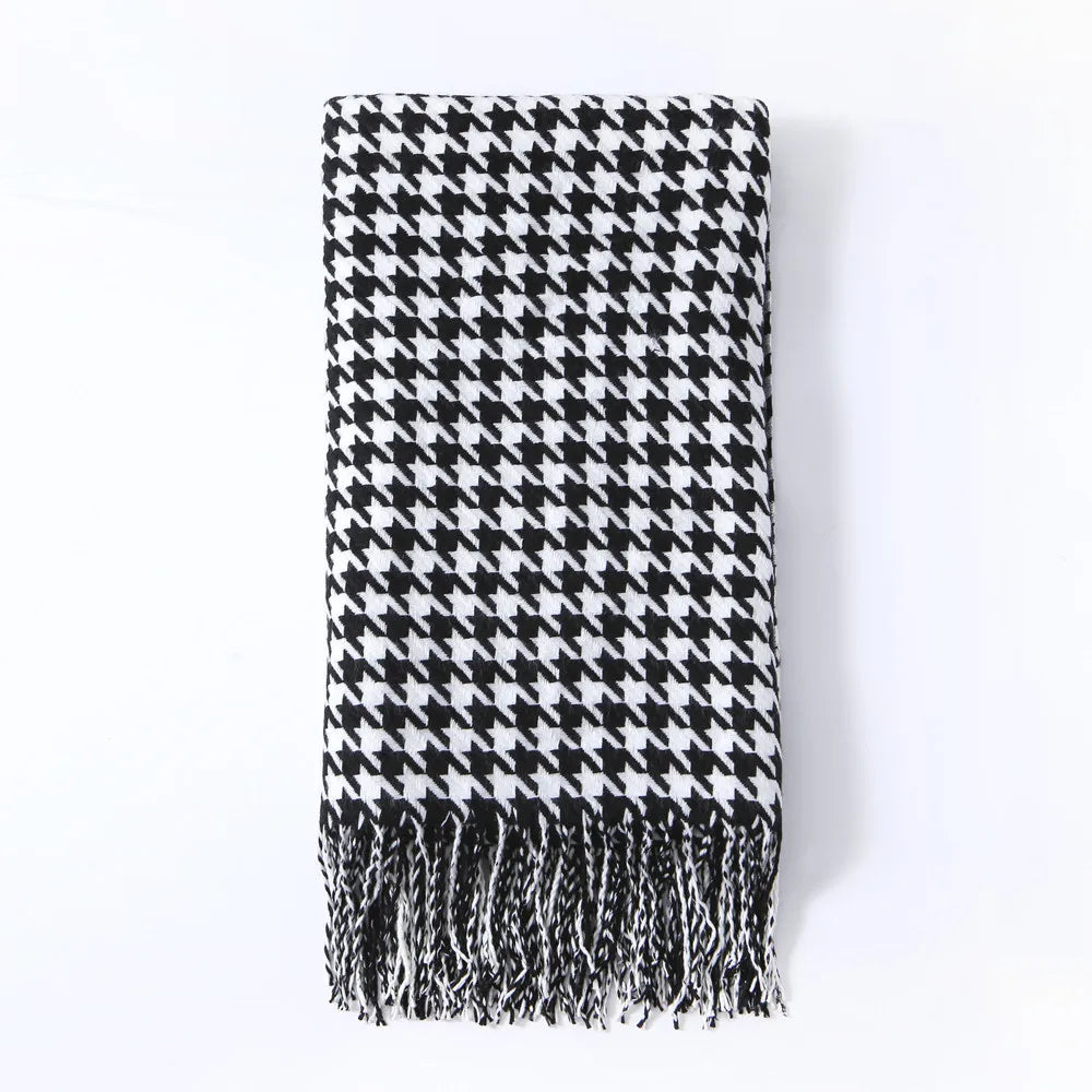 DecorBites™ Houndstooth Throw Blanket
