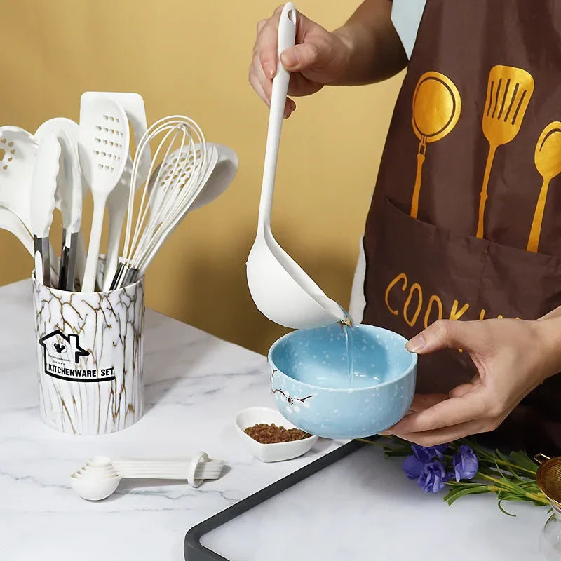 مجموعة أدوات المطبخ المصنوعة من السيليكون DecorBites™، مكونة من 18 قطعة، تتضمن ملعقة تقليب وملعقة قياس وأدوات طبخ