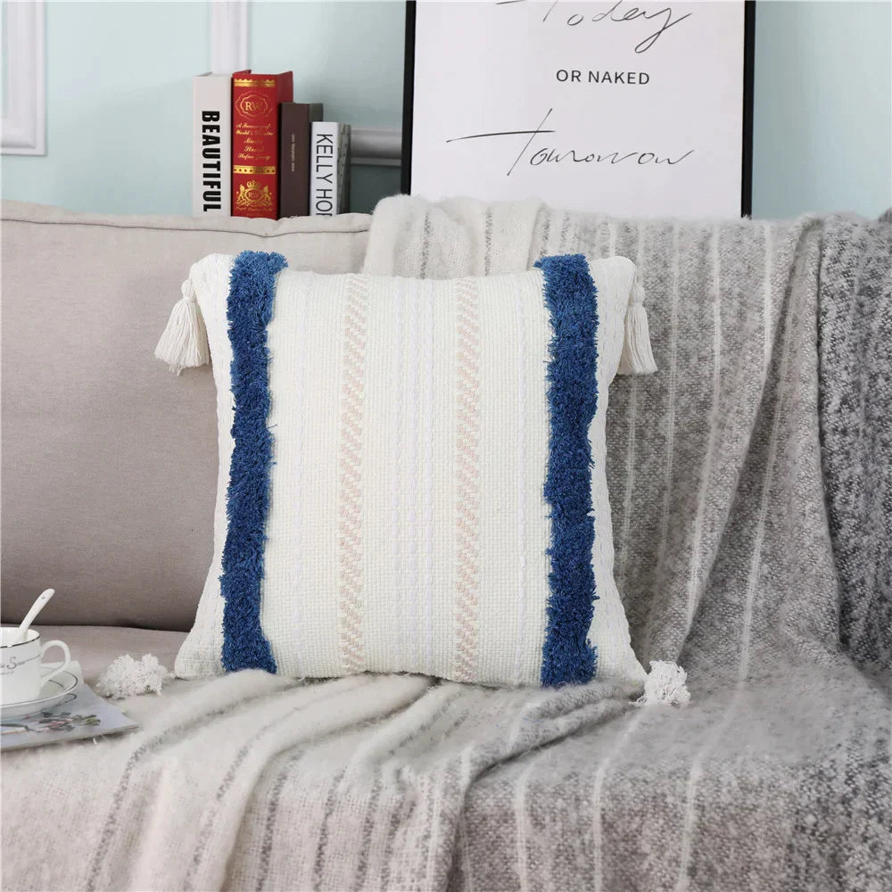 Funda de cojín DecorBites™ Boho tejida con borlas y mechones para sofá, cama o silla.