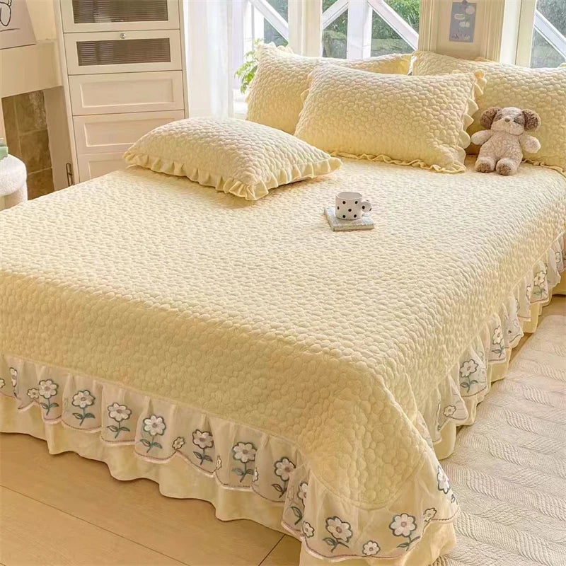 Decobites Velvet Flower Lace Ruffles Quilted Bedding Set with Pillowcases