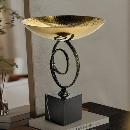 Bandeja frutera DecorBites™ de metal dorado para una decoración moderna y lujosa del hogar.