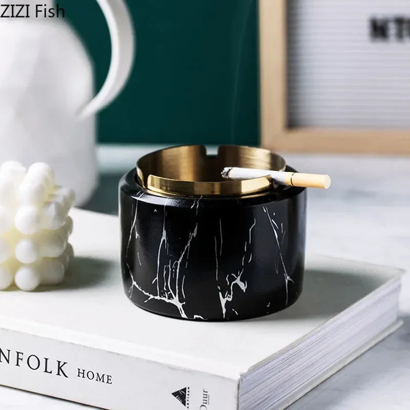 Cenicero DecorBites™ con textura de mármol chapado en oro - Accesorios para fumar