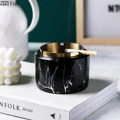 Cenicero DecorBites™ con textura de mármol chapado en oro - Accesorios para fumar