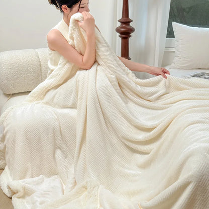 Manta DecorBites™ de doble capa de jacquard de forro polar coral: cálida y multifuncional para el hogar y los viajes.