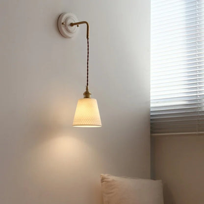 DecorBites™ مصباح حائط LED قابل للتعديل مخطط من السيراميك والنحاس ومرآة بجانب السرير