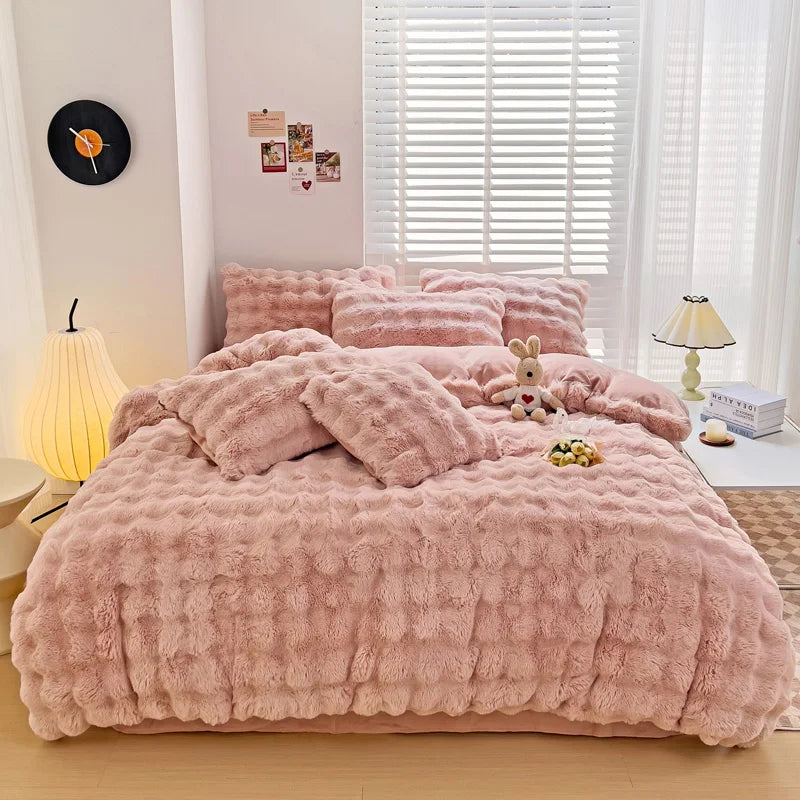 Luxury Faux Fur Bedding Set by Decobites: Super Soft Bubble Fleece Duvet Cover, Quilt, and Sheet Set.