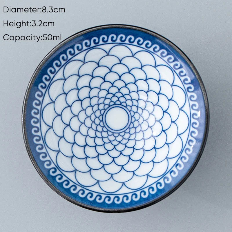 كوب شاي الكونغ فو من سيراميك ديكوربايتس™ باللونين الأزرق والأبيض، وكوب إسبريسو من البورسلين على الطريقة اليابانية